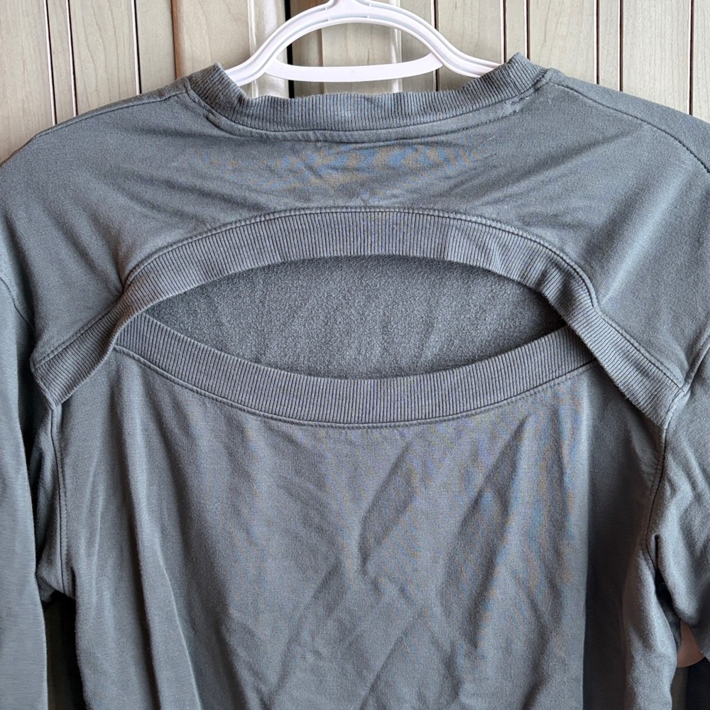 Express Back Cut Out Sweater - Picture 3 of 4